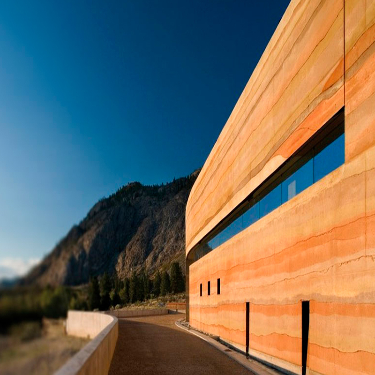 Панель Rammed Earth