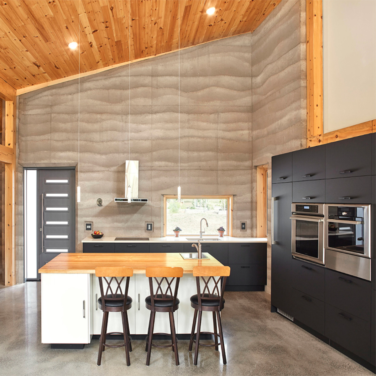 Панель Rammed Earth